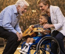 🌟 ONE STAGE. THREE HEARTS. A PROMISE THAT STOPPED TIME: When Dick Van Dyke and Julie Andrews Turned a Simple Song Into an Unforgettable Moment