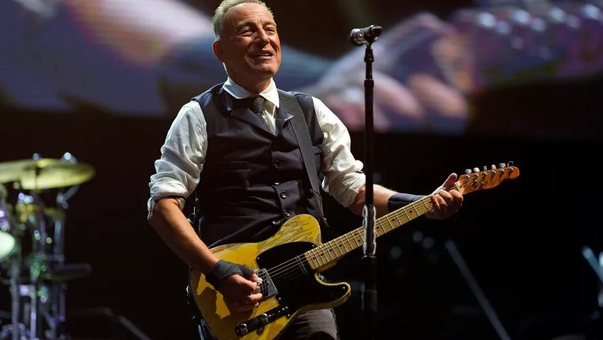 🎸 Bruce Springsteen and the E Street Band Bring a Powerful Message to Portland