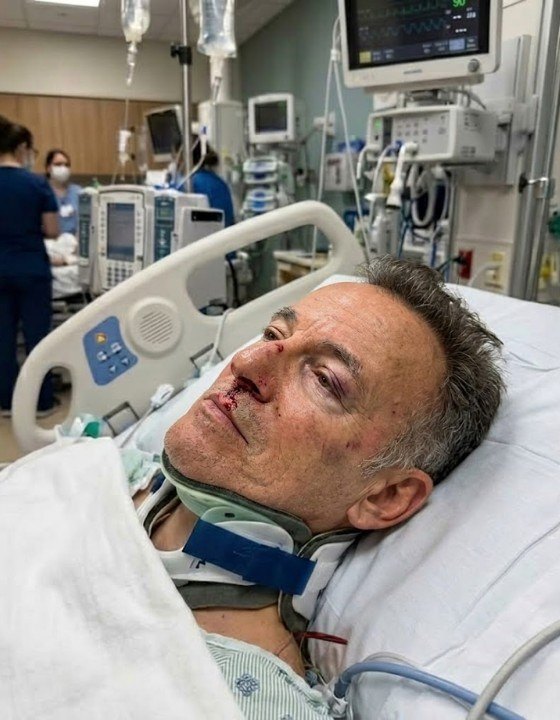 Fans Express Concern After Reports of On-Stage Incident Involving Bruce Springsteen