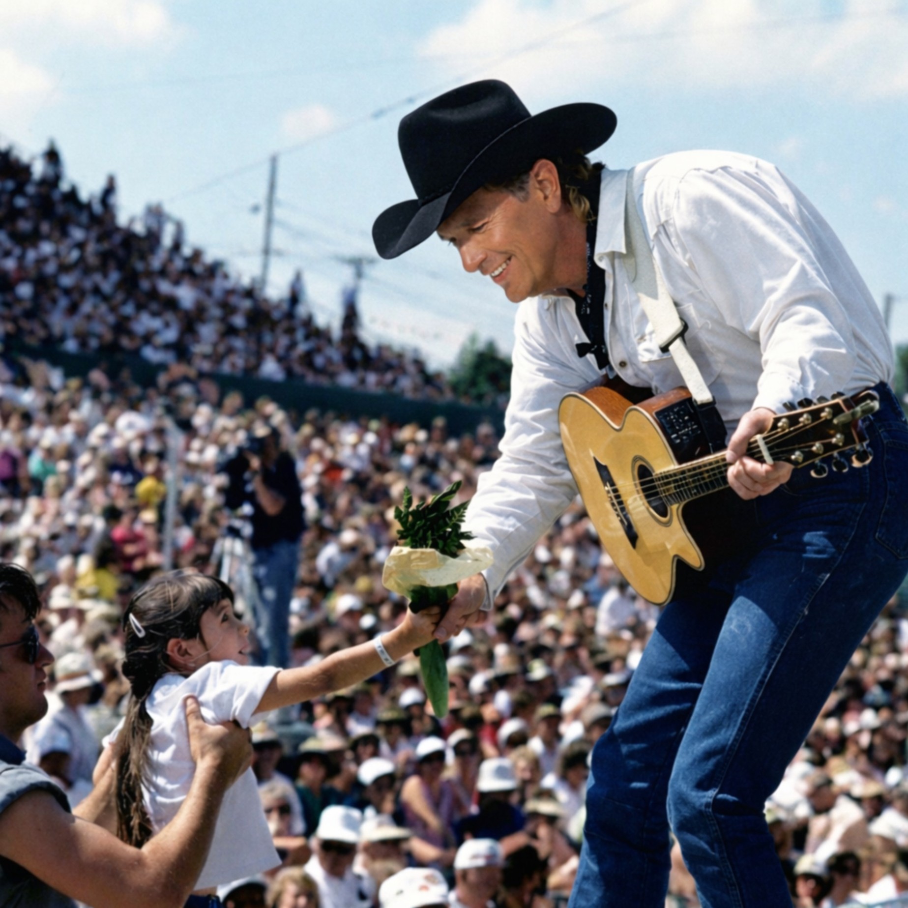 💖 A LITTLE GIRL HANDED GEORGE STRAIT A BOUQUET IN 1993 — AND HE NEVER FORGOT HER FACE