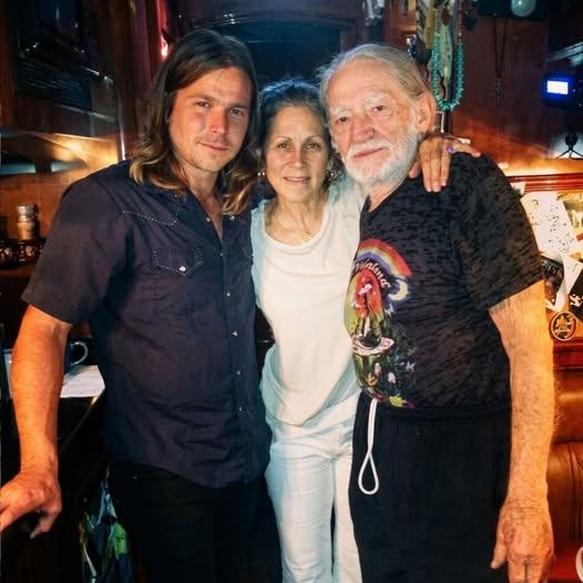“HE GAVE 60 YEARS TO MUSIC — NOW HIS FAMILY ASKS FOR PRAYERS”: Willie Nelson’s Family Shares Emotional Update