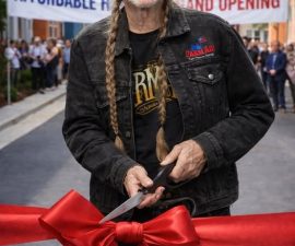 ❤️ Willie Nelson Donates Entire $12.4 Million to Build Transitional Homes for People Facing Homelessness