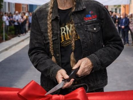 ❤️ Willie Nelson Donates Entire $12.4 Million to Build Transitional Homes for People Facing Homelessness