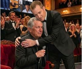 HE DIDN’T TRY TO SOUND LIKE HIS FATHER. AND THAT’S EXACTLY WHY GEORGE STRAIT COULDN’T HIDE THE EMOTION