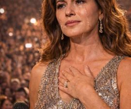 Shania Twain Stopped Smiling for a Moment — And an Entire Arena Saw the Heart She Had Been Carrying All Along