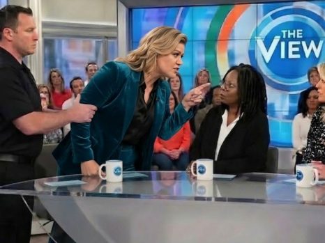 🎤 When Daytime TV Turned Volcanic: The Moment Kelly Clarkson Lit Up The View — and Refused to Be Silenced