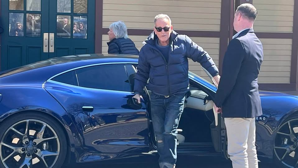 🔥 TWO LEGENDS, ONE CAR: Jon Bon Jovi Quietly Drives Bruce Springsteen to Rehearsal — And Fans Can’t Stop Talking