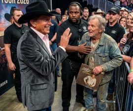 🚨 “Wait a Minute, Let Him Get Closer” — The Quiet Moment That Reminded Everyone Who George Strait Really Is