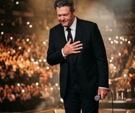 HE COULDN’T FINISH HIS BALLAD — SO 70,000 VOICES DID IT FOR HIM