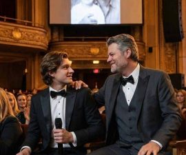 A SPECIAL MOMENT: Kingston Steps Onto the Stage, and Blake Shelton Listens — Not as a Star, but as a Father