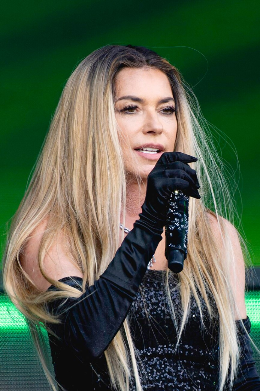 “SHE WAS THERE FOR THE WEDDING, THE HEARTBREAK, THE SILENCE — AND THE STRENGTH IT TOOK TO BEGIN AGAIN: Why Fans Love Shania Twain Beyond the Spotlight”