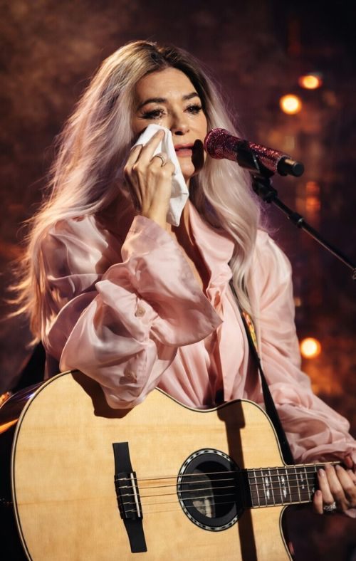 “SHE LOST THE VOICE THAT BUILT A LEGEND — THEN CAME BACK WITH SOMETHING EVEN STRONGER”