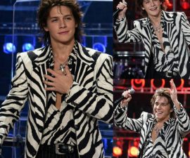 HE COULDN’T FINISH HIS SONG — SO 18,000 VOICES ROSE FOR JOHN FOSTER