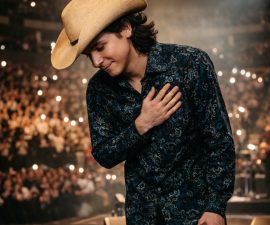 HE COULDN’T FINISH HIS BALLAD — SO 70,000 VOICES DID IT FOR HIM