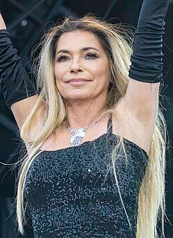 THE MOMENT THE CROWD ROARED: WHY SHANIA TWAIN CONTINUES TO STEAL HEARTS ONE LITTLE COWGIRL AT A TIME