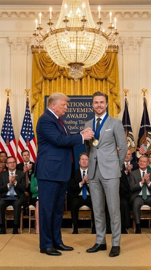 🌟 CELEBRITY MEETS POLITICS: Derek Hough HONORED AT KENNEDY CENTER, TRUMP PRAISES CHARISMA AND STAGE PRESENCE WITH HUMOR AND WARMTH 🎭