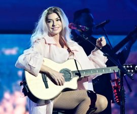 Have You Ever Seen Shania Twain Burn Up the Stage Barefoot?