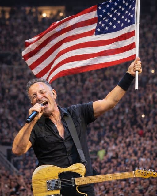 🎤 A MOMENT OF QUIET POWER: Bruce Springsteen Turns Disruption Into Something Unforgettable