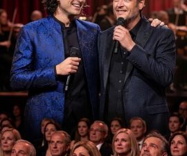 BLAKE SHELTON TAKES THE STAGE JOINED BY KINGSTON ROSSDALE — AND THE ENTIRE ARENA HOLDS ITS BREATH