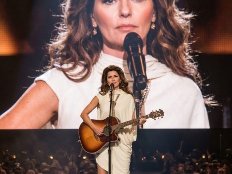 🤠🎸 AT 61, SHANIA TWAIN SANG ONE SONG — AND 10,000 FANS REFUSED TO STOP CLAPPING FOR MINUTES