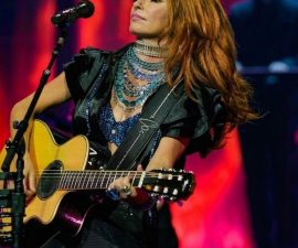 🎤 SHANIA TWAIN & EJA: The Emotional On-Stage Moment Fans Can’t Stop Talking About — A Family Connection That Feels Decades in the Making 🔥✨