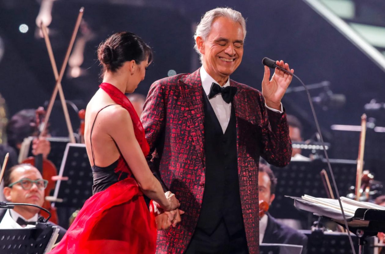🎶 300,000 Voices… Then Silence: The Night Andrea Bocelli Turned Mexico City’s Zócalo Into Something the World Had Never Seen ❤️