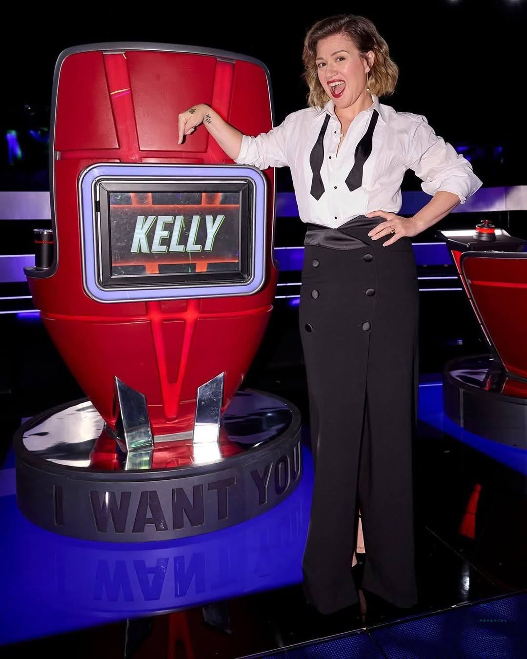 🔥 “KELLY” CHAIR REVEAL STUNS FANS — THE VOICE MOMENT THAT HAS EVERYONE TALKING 🎤