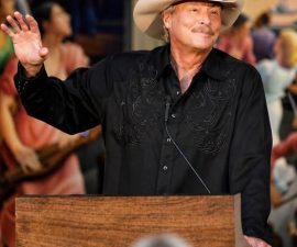 ALAN JACKSON NEVER TRIED TO BE SOMEONE ELSE — AND THAT’S EXACTLY WHY HE BECAME A LEGEND