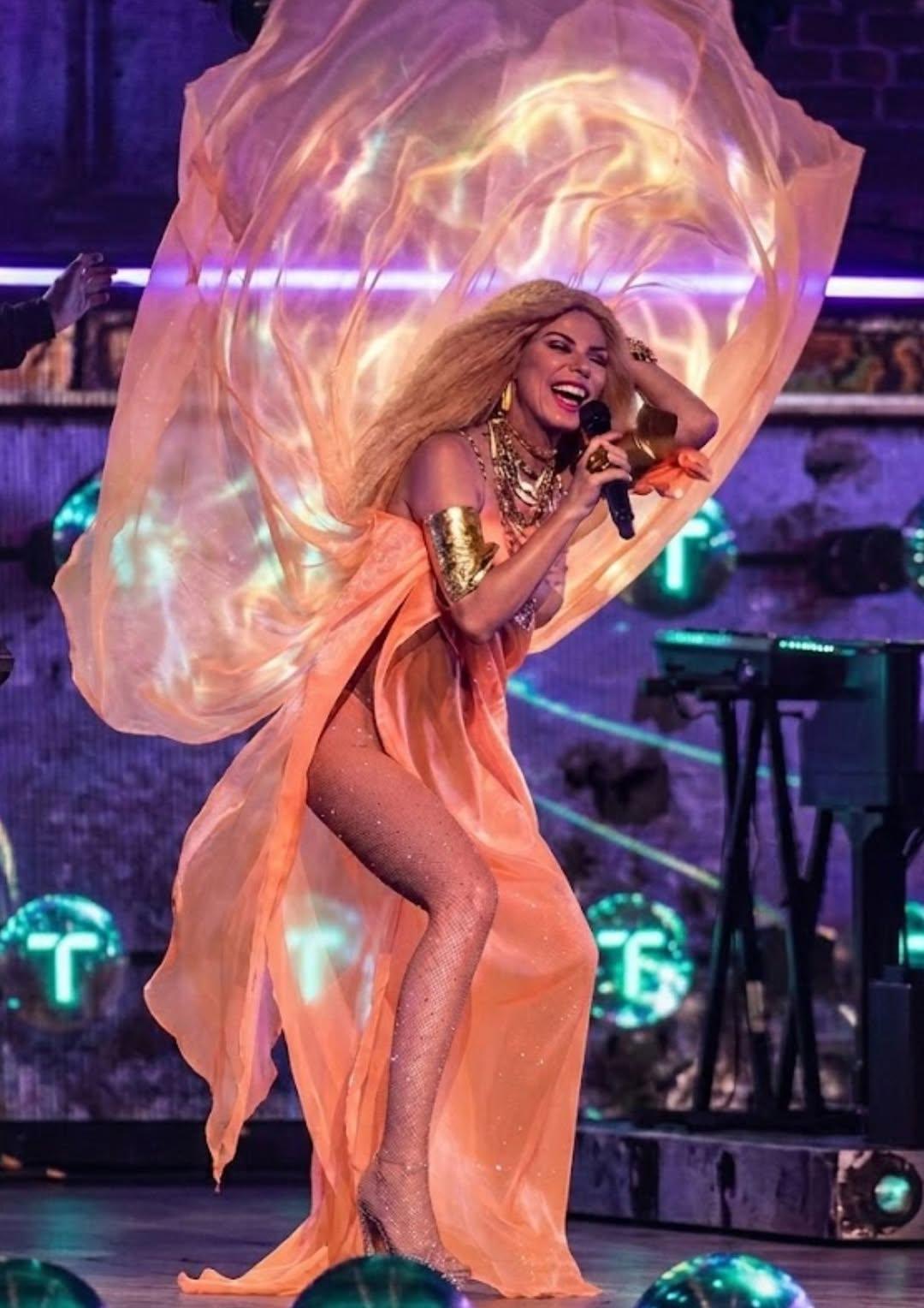 VOCAL PRESSURE OR UNFAIR SCRUTINY? Shania Twain’s Live Performances Spark Debate Ahead of 2026 World Tour 🎤