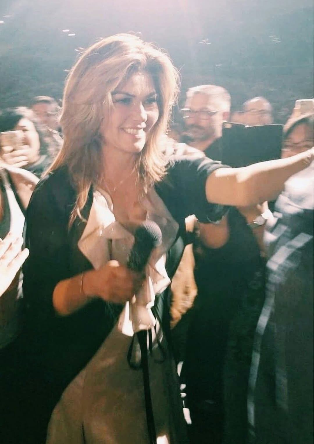 **IS THIS STILL THE SHANIA WE KNOW? 😱