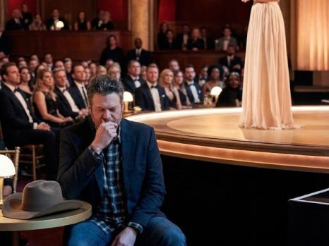 A TIMELESS LOVE SONG: THE MOMENT BLAKE SHELTON SAT IN SILENT AWE LISTENING TO HIS BELOVED WIFE SING THE SONG OF HIS LIFE