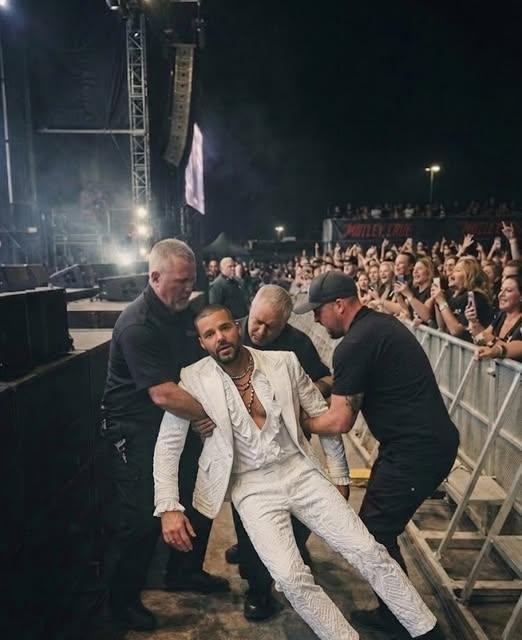BREAKING NEWS: Viral Claims About Ricky Martin Collapse Spark Concern — But Facts Remain Unclear