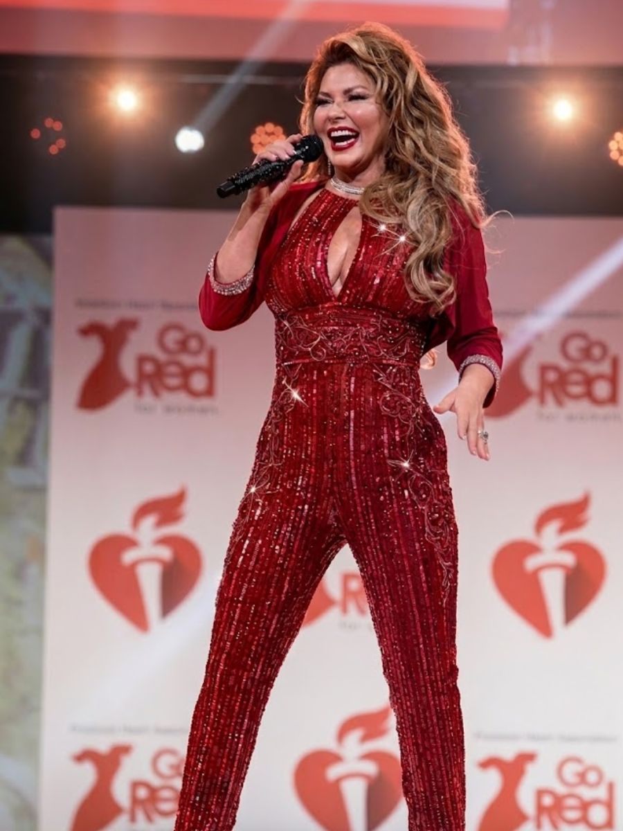 A Moment of Unprecedented “Chaos”: Shania Twain Breaks Her Silence After a Stage Mishap That Left an Entire Stadium Breathless
