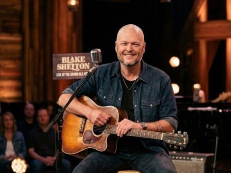 BLAKE SHELTON JUST SURPRISED FANS WITH A FRESH NEW LOOK