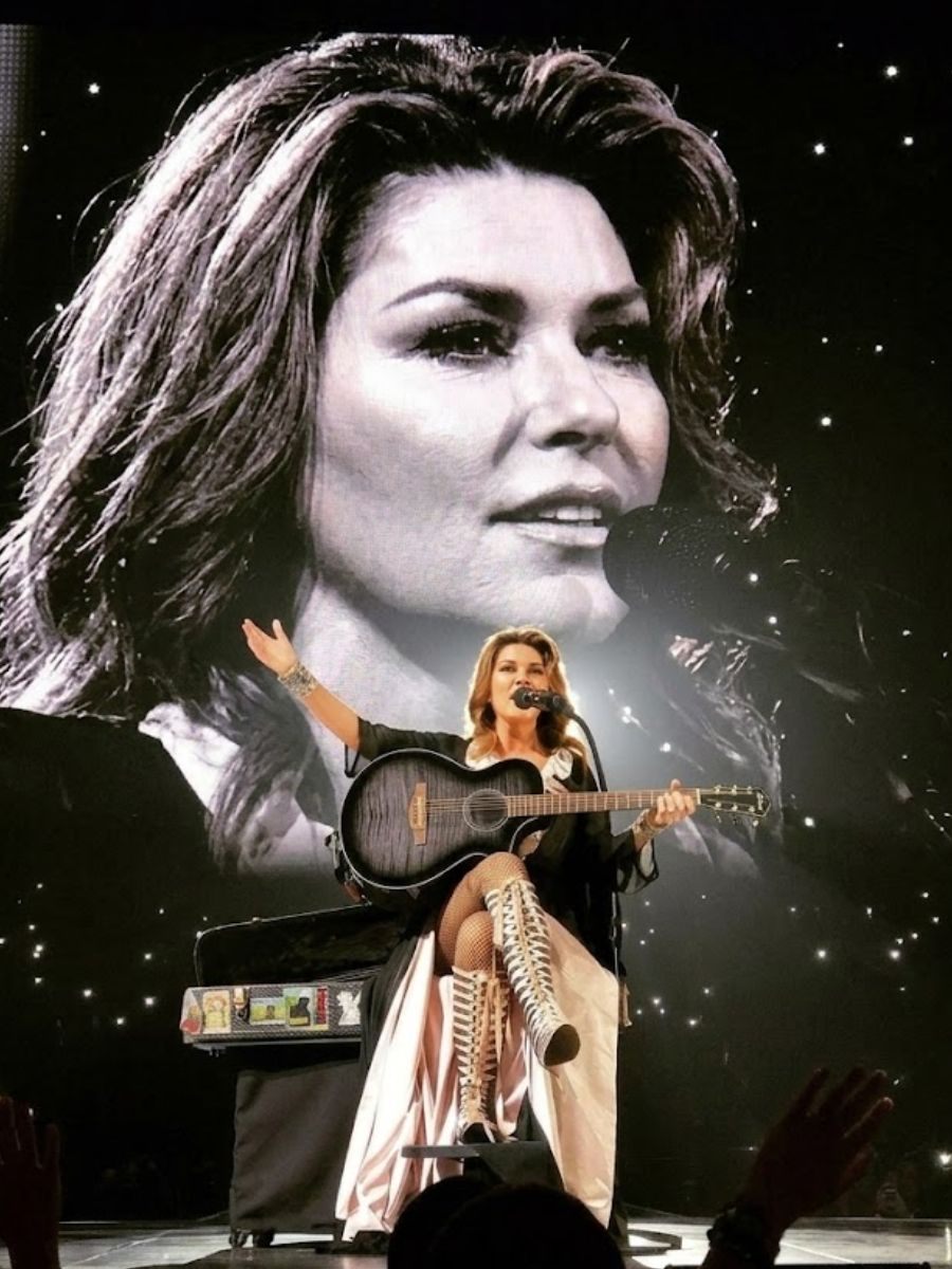 🎤 Just One Song — Yet the Entire Arena Rose for 10 Unforgettable Minutes: Why Shania Twain Still Moves Millions at 61