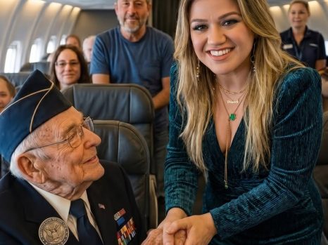 ✈️💔 BREAKING NEWS: At 35,000 Feet, Kelly Clarkson Turned an Ordinary Flight Into a Moment Passengers Say They Will Never Forget