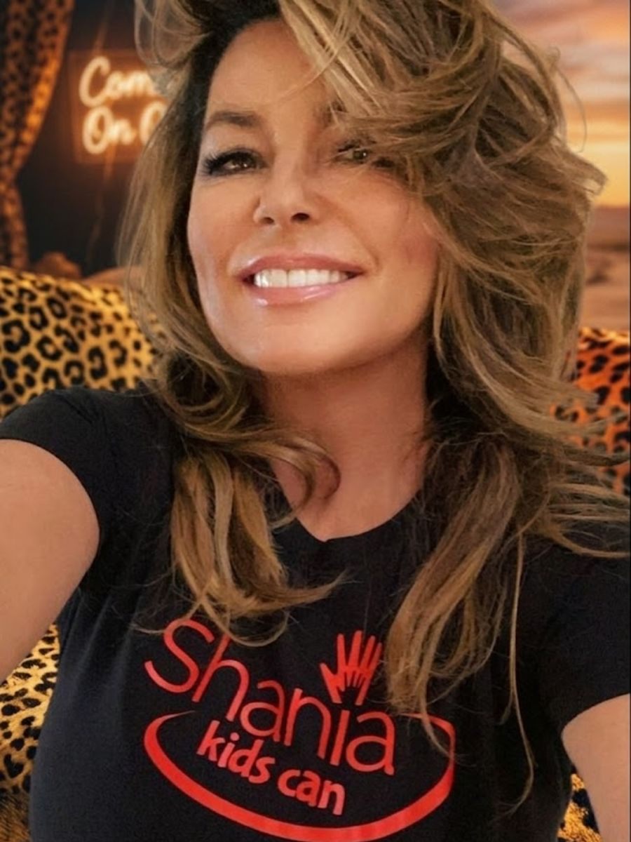 🚁💔 A Life-or-Death Flight Above the Clouds: Shania Twain Reveals the Harrowing Medevac Helicopter Rescue That Changed Her Life Forever