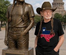“THE STREET WENT QUIET THE MOMENT Willie Nelson’S BRONZE STATUE CAME INTO VIEW.”